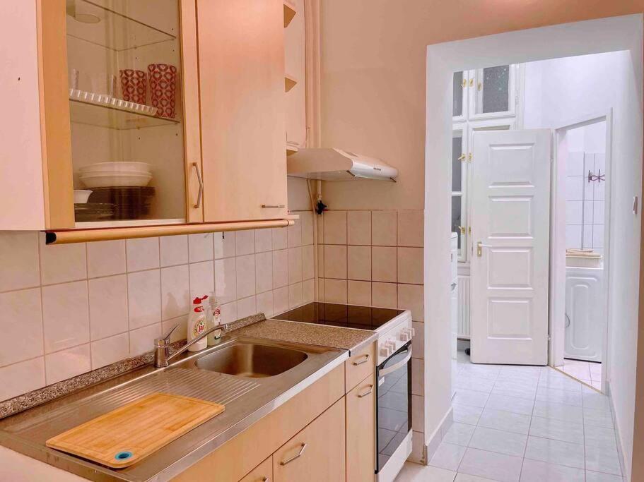 C Downtown Cozy Family Loft Leilighet Budapest Eksteriør bilde